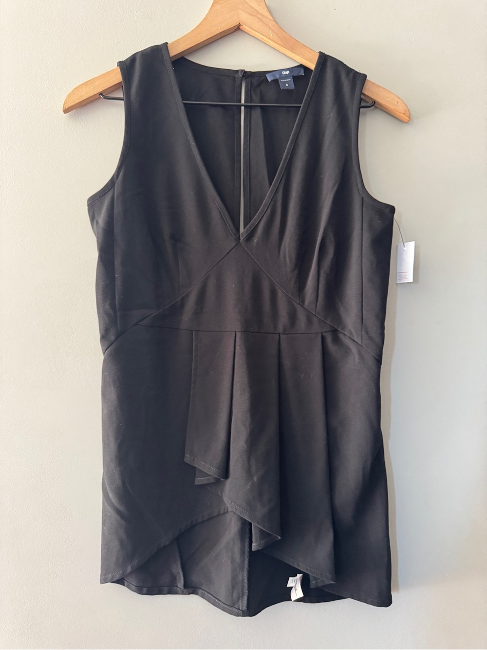 GAP | black sleeveless peplum tank | 0